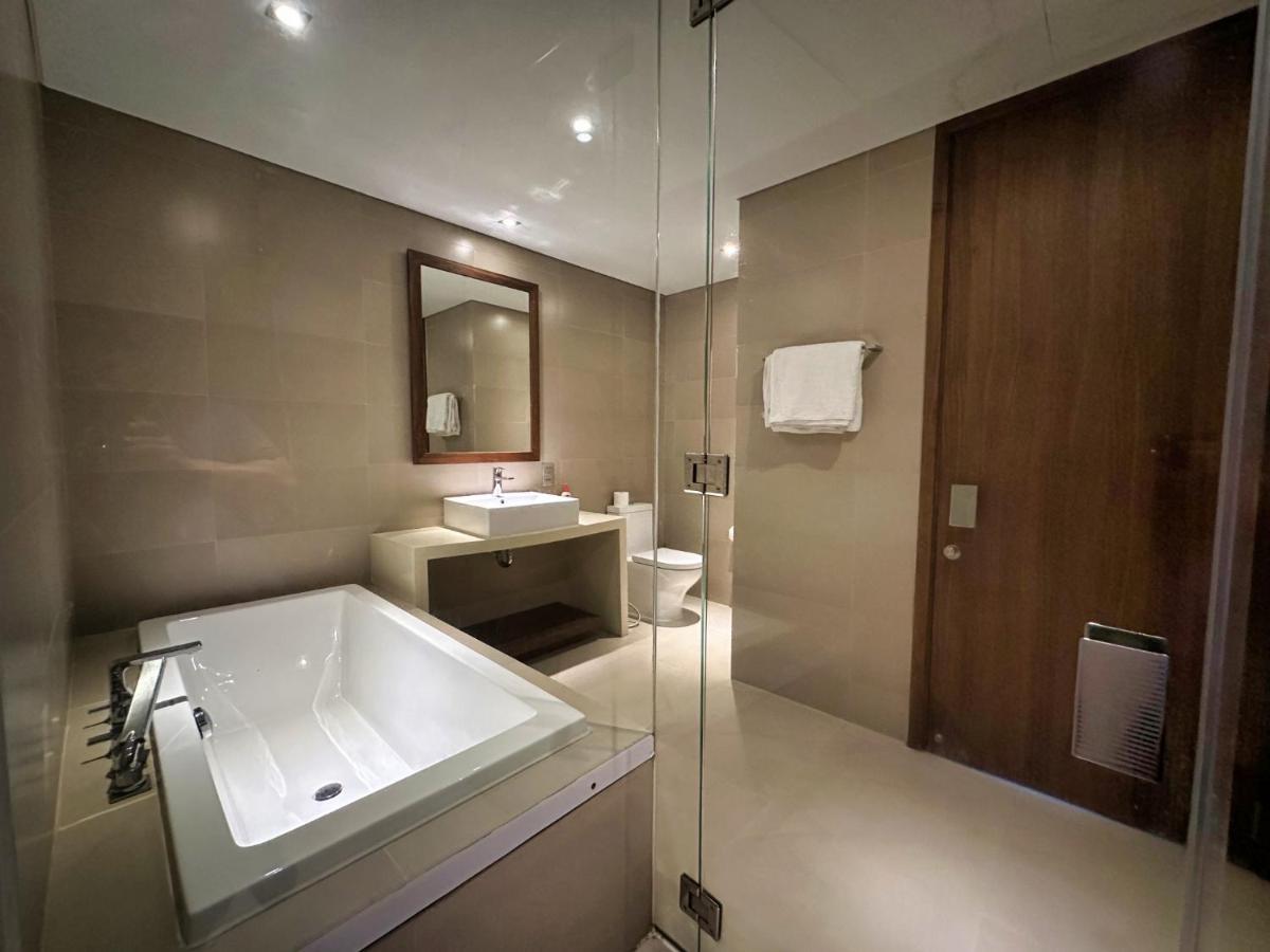 Stunning Apartments Across My Khe Beach ! Rooftop Pool & Gym Da Nang Exterior foto